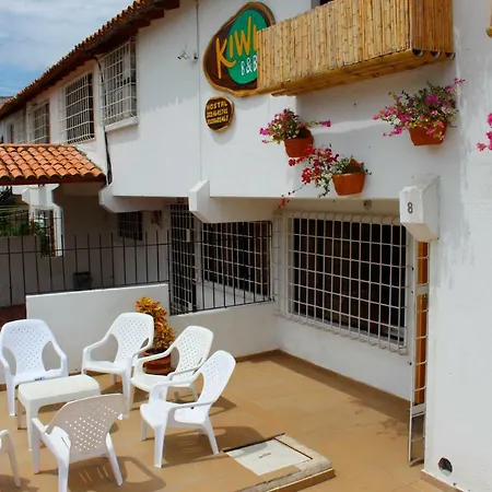 Kiwi B&B Hostal